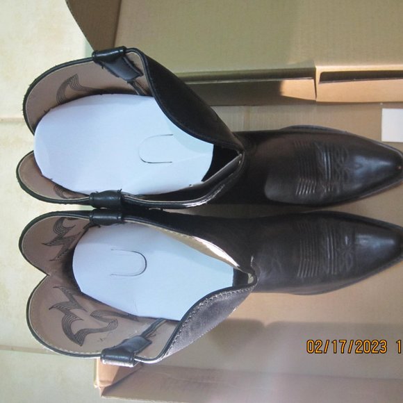 boots - Picture 11 of 12